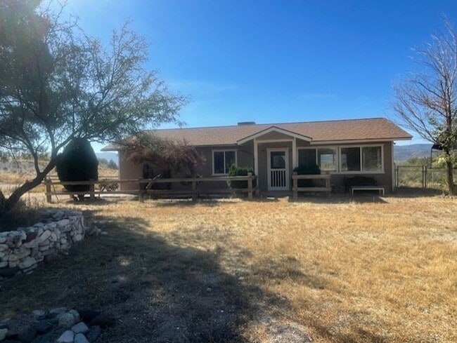 Building Photo - 2 bedroom home on over 2 acres - Contact Property Pros Property Management