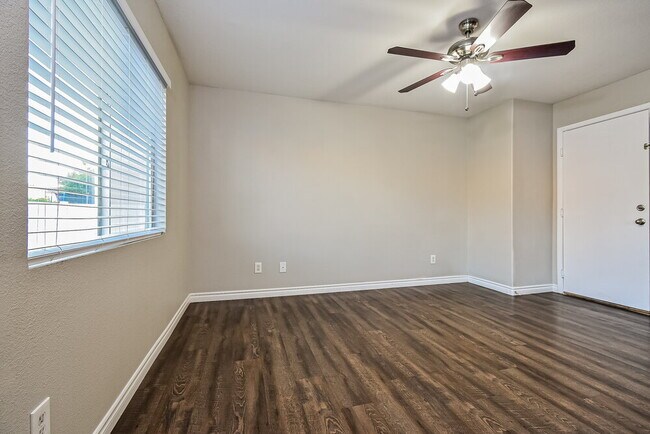 Photo - 1110 Cliffbrook Hedge Ave