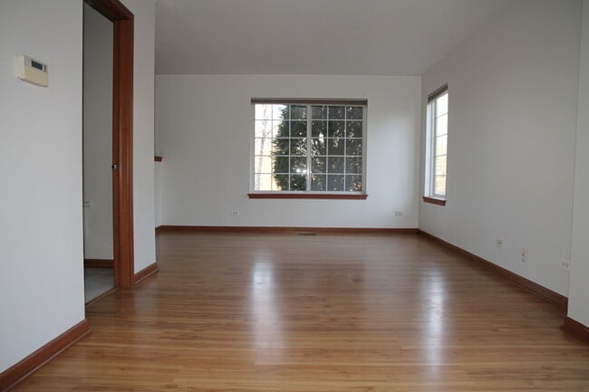 Photo - 694 Lincoln Station Dr