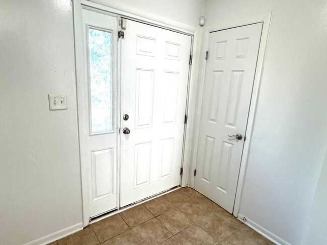 Photo - 725 Alder Cir
