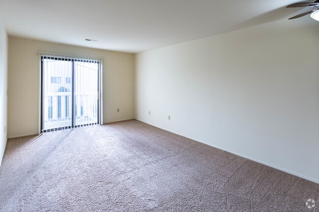 2 BR, 1 BA - Manchester A - 970 SF