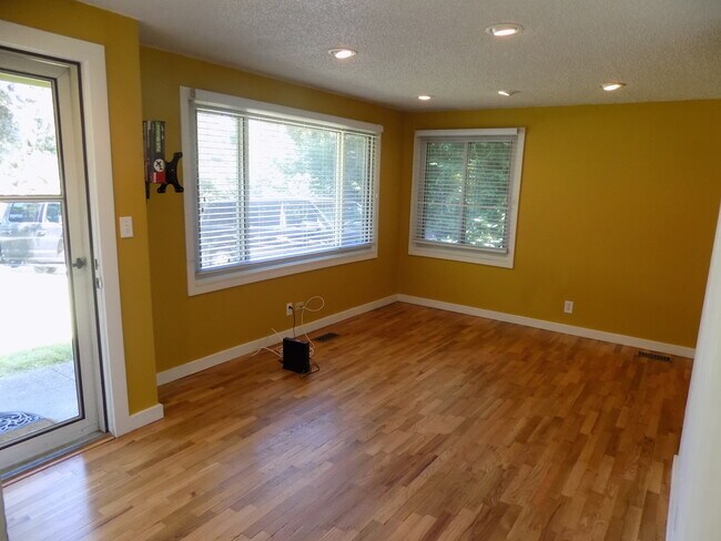 Photo - Charming little home in the woods for rent...