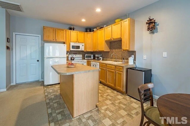 open floor plan kitchen with all appliances - 245 Plaza Dr