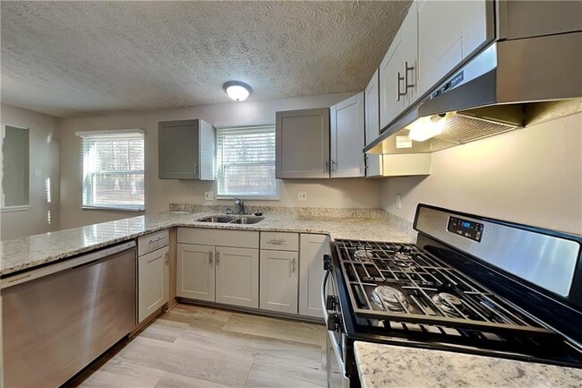 Photo - 455 Sheringham Ct