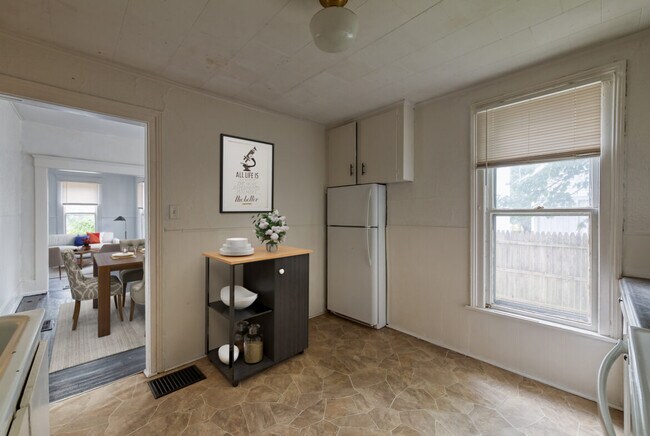 Photo - 222 W Oakland Ave