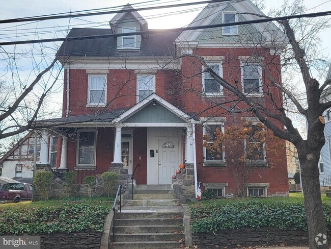 Building Photo - 53 E Centre St Rental