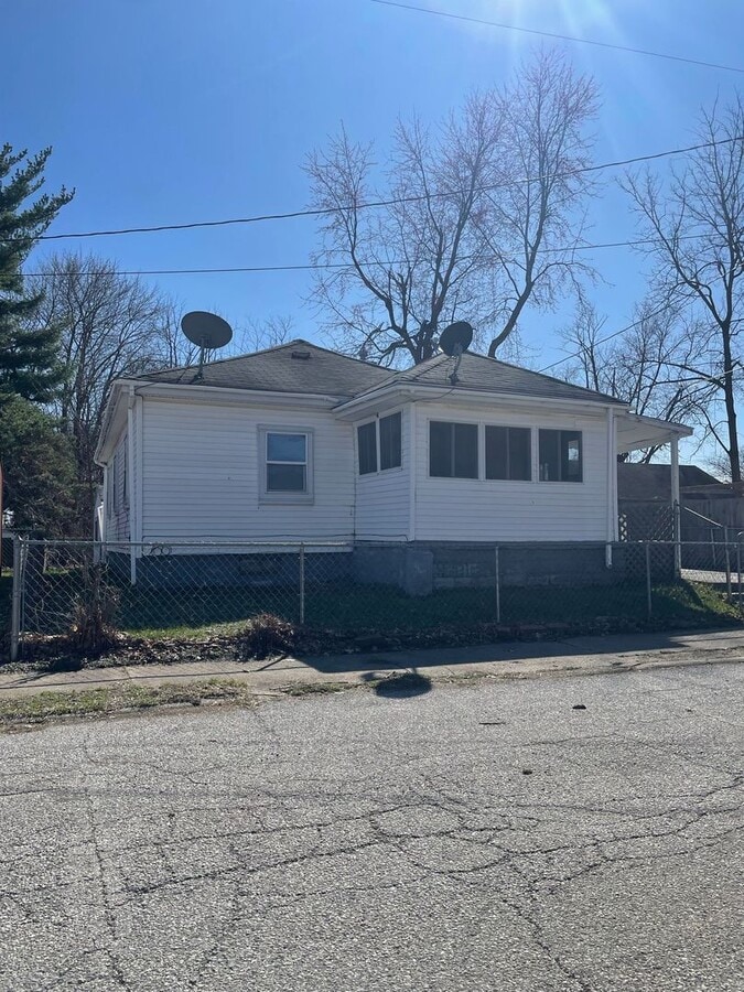 Photo - 2107 Central St