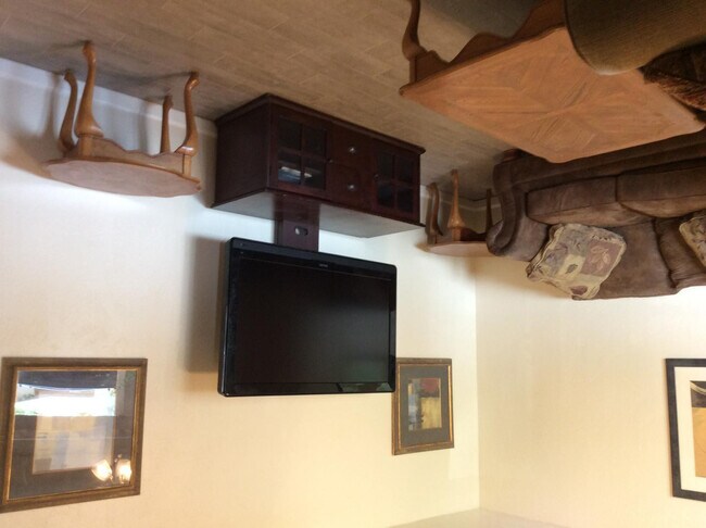 Photo - 2011 N Van Ness Ave