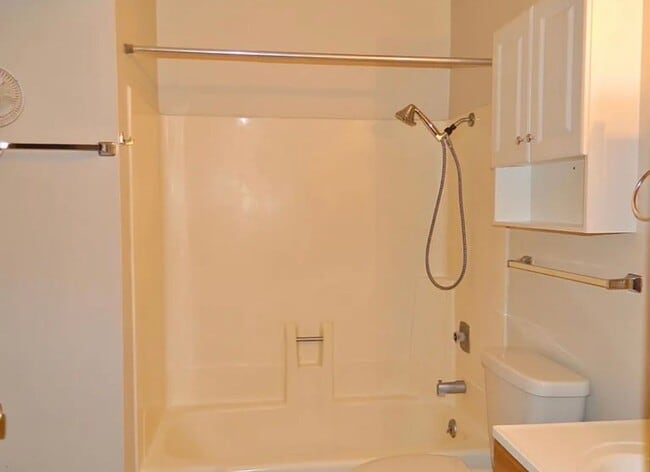 Photo - 129 Hawthorn Ave Unidad #11 (HC-586)