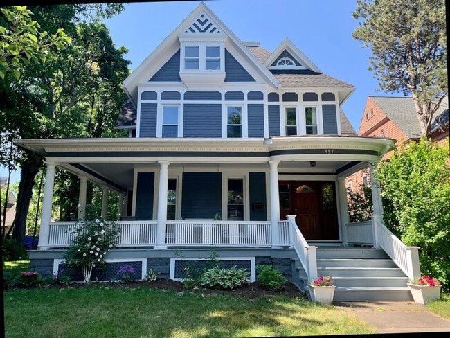 Building Photo - 457 Park Ave Unit Apt A