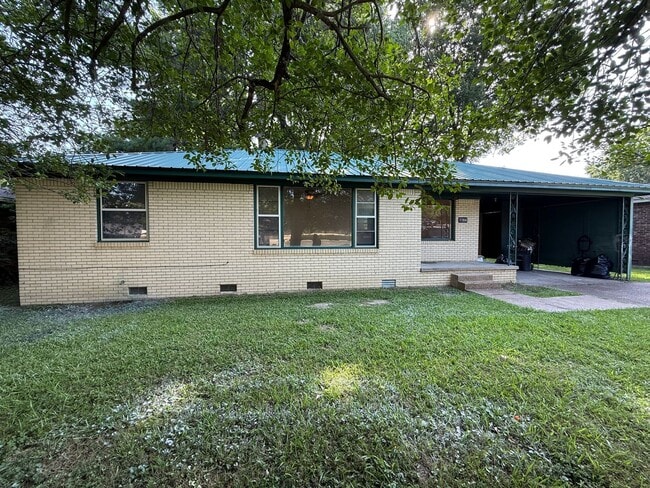 Building Photo - 1104 S Gee St Rental