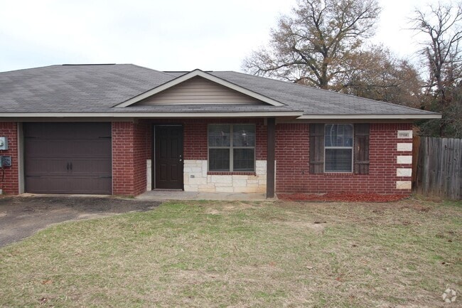 Building Photo - Available 3 Bedroom Duplex in Lindale! Unit 17074 Sentinel Ln Rental