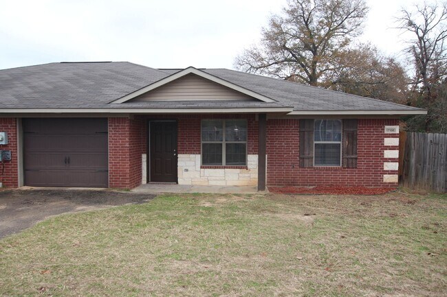 COMING SOON! 3 Bedroom Duplex in Lindale! - COMING SOON! 3 Bedroom Duplex in Lindale! Apartment Unit 17074 Sentinel Ln