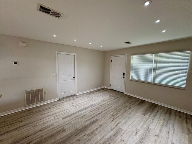 Photo - 218 10th Ave E