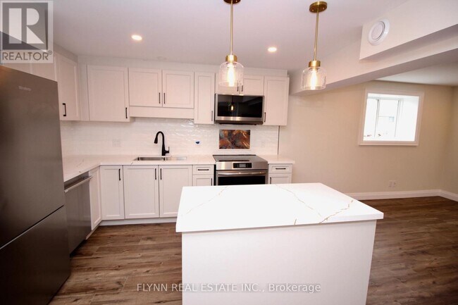 Photo - 3008 Young Ave Unité 2