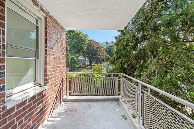 Photo - 700 Scarsdale Ave Unit 2C