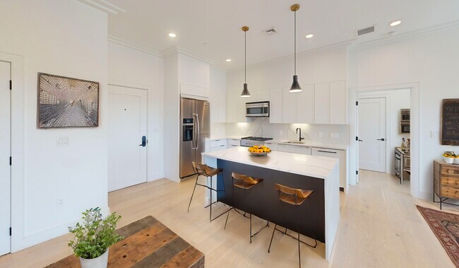 Photo - 58 Leo M Birmingham Pky Unidad #6-03