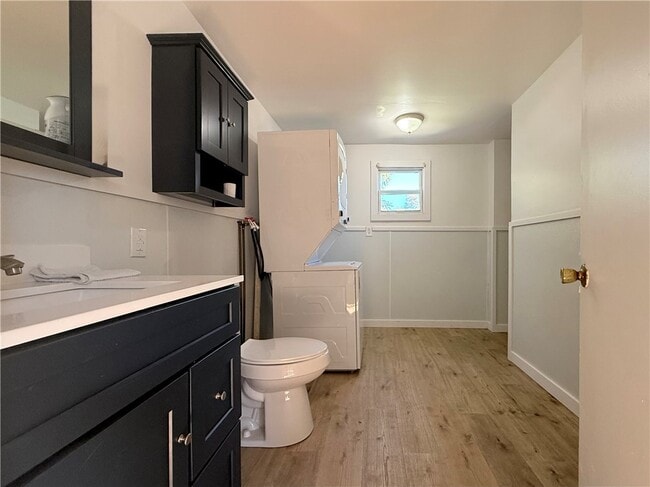 Photo - 408 Oak St