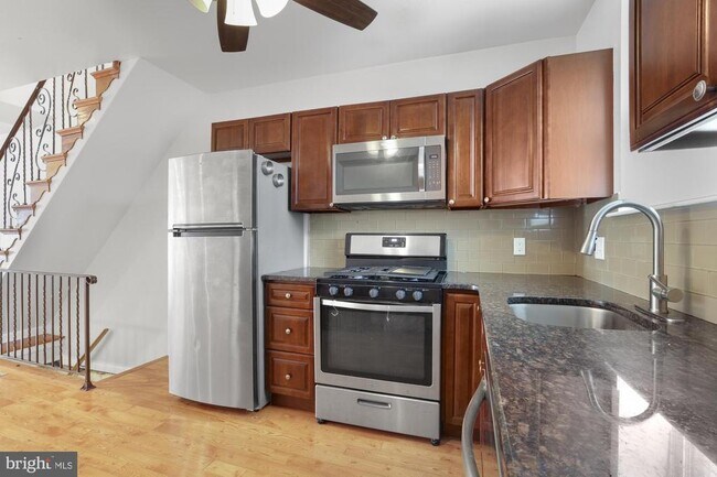 Photo - 2215 S Hicks St