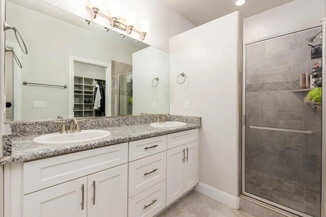 Photo - 2713 E 430 N