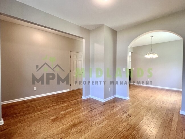 Photo - 464 Edenhall Dr