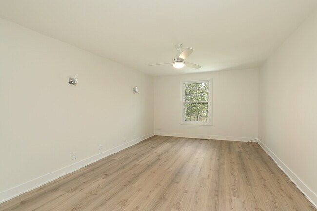 Photo - 1250 Park Ave W Unit 435