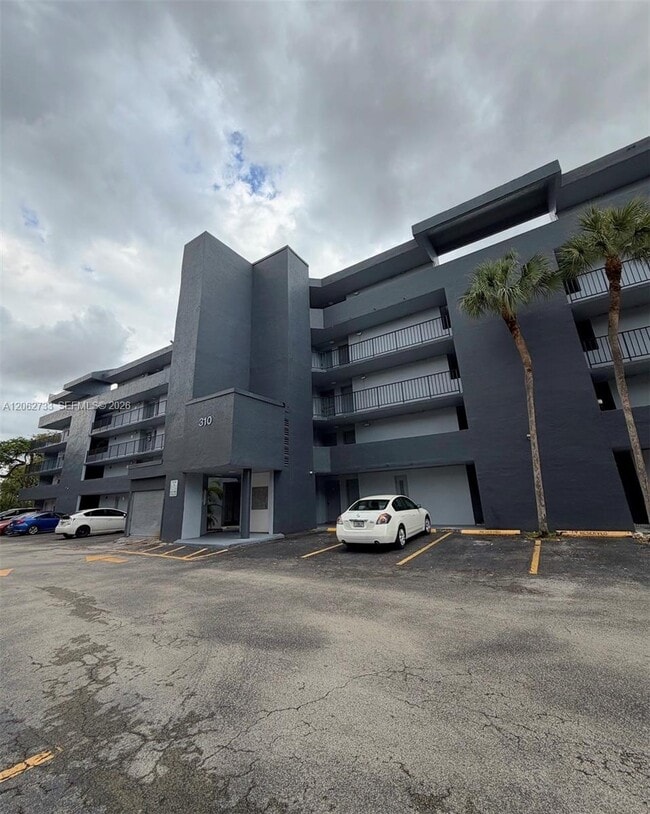Building Photo - 310 Fontainebleau Blvd Unit 206