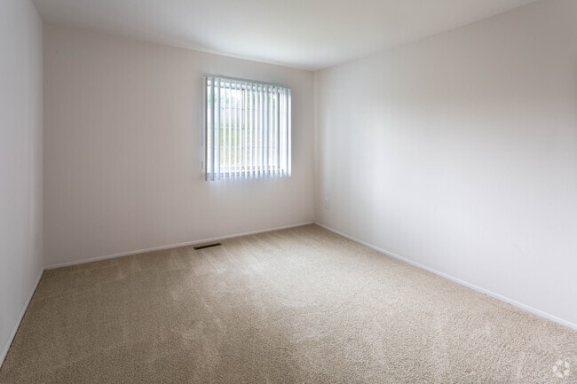 2 BR, 2 BA - Brookside - 1090 SF
