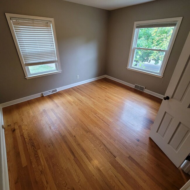 Photo - 215 N 12th St