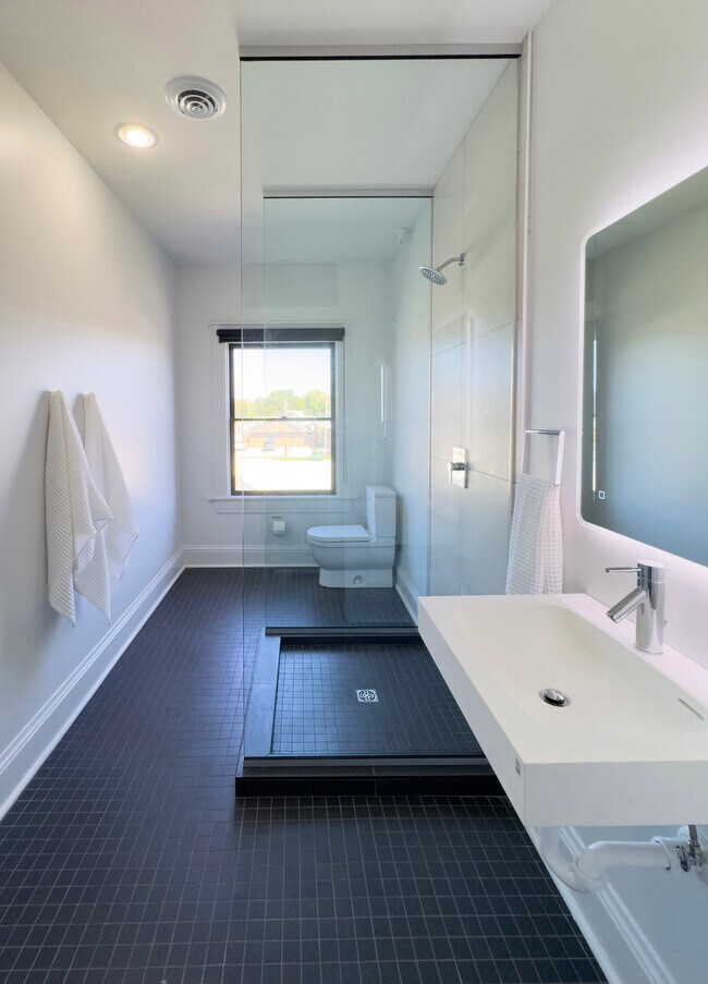 Photo - 203 E Front St