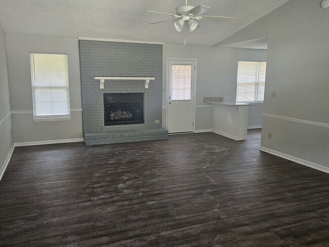 Photo - 202 Dunaway Dr