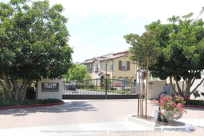 Building Photo - Beautiful Upgraded 3 Bd 3.5 Bth w/Large Bo... Rental