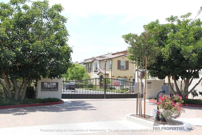 Beautiful Upgraded 3 Bd 3.5 Bth w/Large Bo... - Beautiful Upgraded 3 Bd 3.5 Bth w/Large Bo... Casa