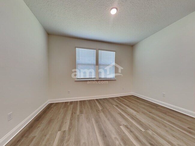 Photo - 11637 Hillside Dr