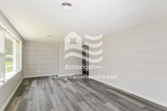 Photo - 9207 Bobb Ave