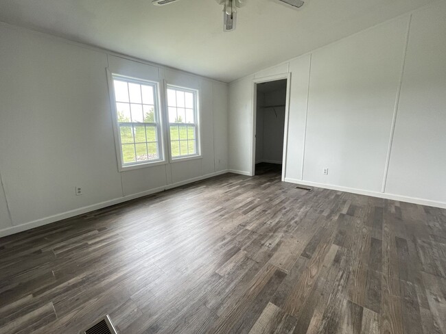 Building Photo - 3 Bed 2 Bath Home For Rent Outside of Bowling Green, MO
