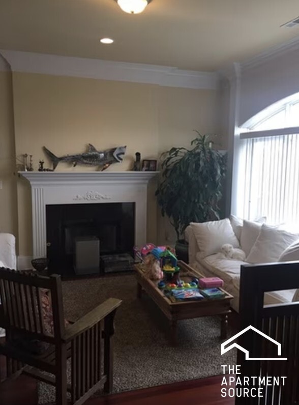 Photo - 924 W Cornelia Ave Unit 4S