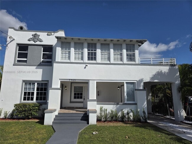 Building Photo - 1945 NW 24th Ct Unit 2
