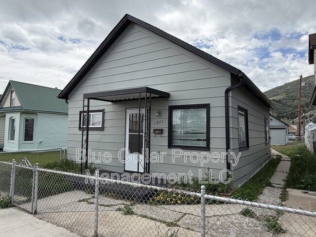 Building Photo - 1011 E 3rd St