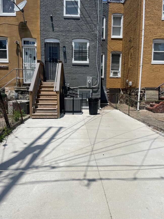 Building Photo - 2711 Ashland Ave