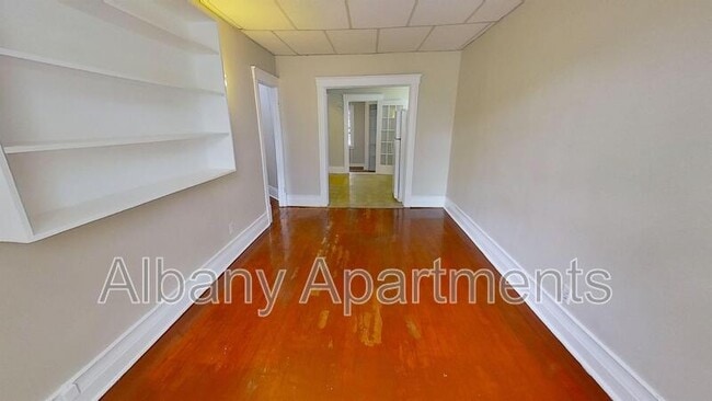 Building Photo - 566 Park Ave