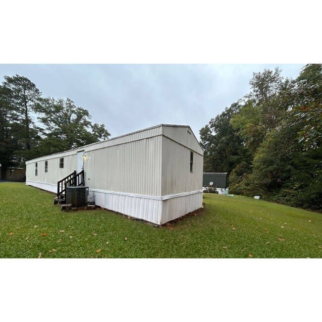 Building Photo - 4502 E Old Marion Hwy