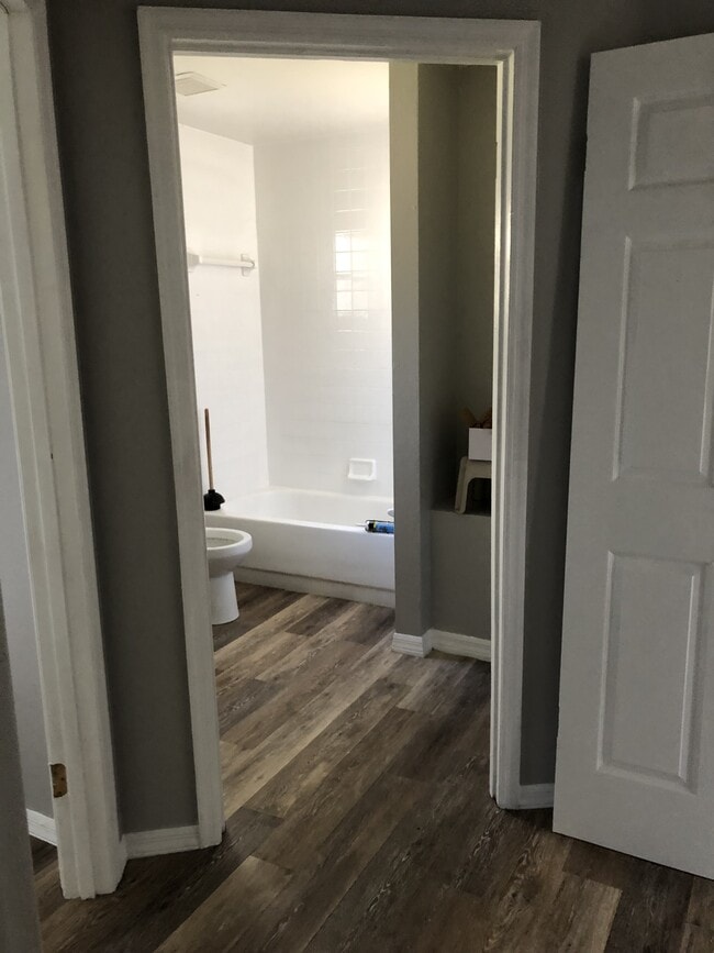 Photo - 208 Tiffany Ct