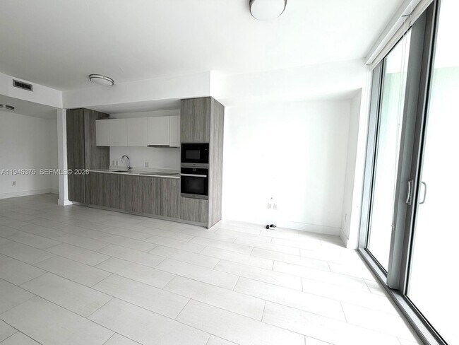 Photo - 2900 NE 7th Ave Unidad 808