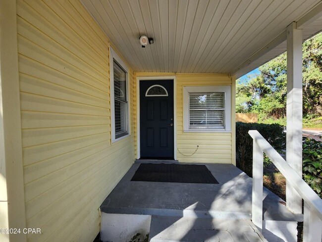 Photo - Tiny home vibe on a large private lot!!