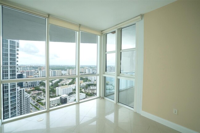 Photo - 18201 Collins Ave Unidad 5005 Rental