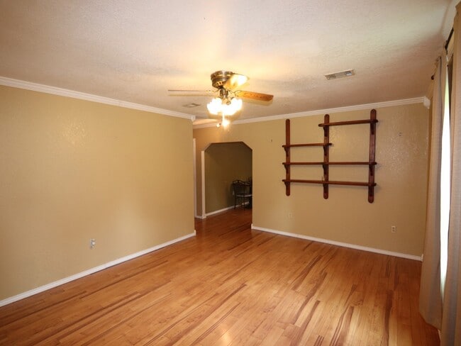 Photo - 1190 Alred St