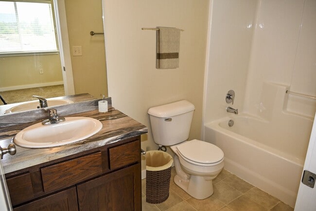 Photo - 2 Bed 2 Bath Baxter Springs Condo with mountain views