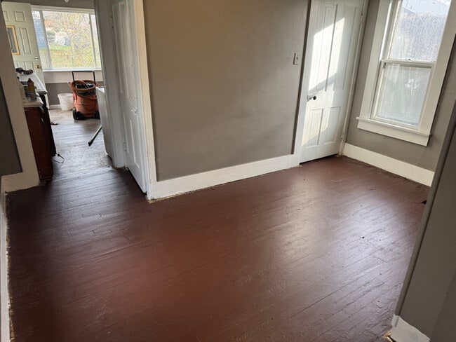 Photo - 1061 Raymond St