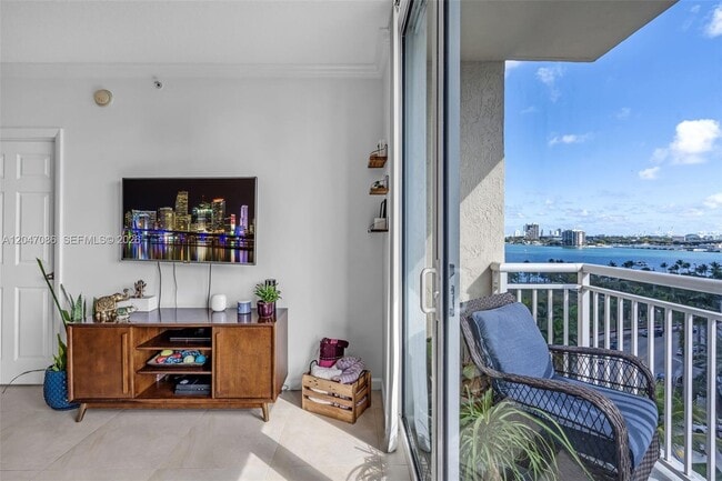 Photo - 2000 N Bayshore Dr Unit 909
